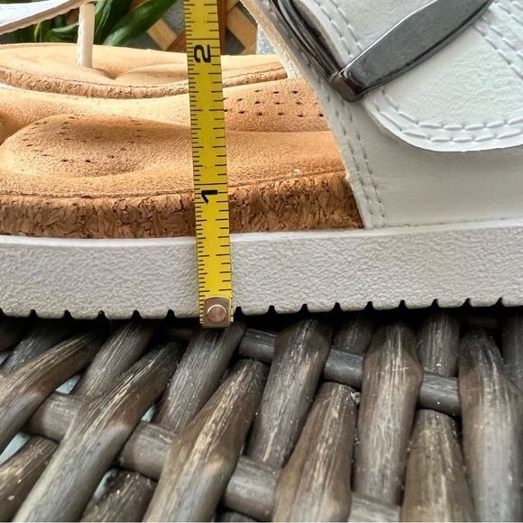 IZOD Women’s Adjustable Straps in size 6M - Picture 8 of 11